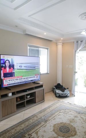 Casa de condomínio à venda com 235m², 4 quartos e 3 vagasSala
