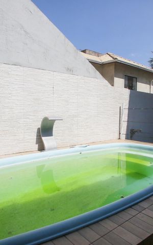 Casa de condomínio à venda com 235m², 4 quartos e 3 vagasPiscina