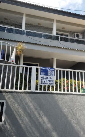 Casa de condomínio à venda com 235m², 4 quartos e 3 vagasFachada