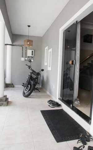 Casa de condomínio à venda com 235m², 4 quartos e 3 vagasVaranda da Sala