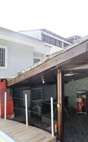 Casa de condomínio à venda com 235m², 4 quartos e 3 vagasFundos da Casa