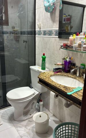 Casa à venda com 270m², 3 quartos e 2 vagasBanheiro
