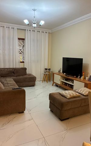 Casa à venda com 270m², 3 quartos e 2 vagasSala