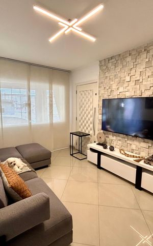 Casa à venda com 79m², 2 quartos e 1 vaga Casa à venda com 79m², 2 quartos e 1 vagaSala