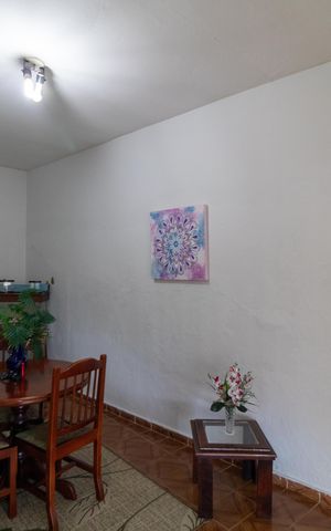 Casa à venda com 270m², 4 quartos e 3 vagas Casa à venda com 270m², 4 quartos e 3 vagasSalas