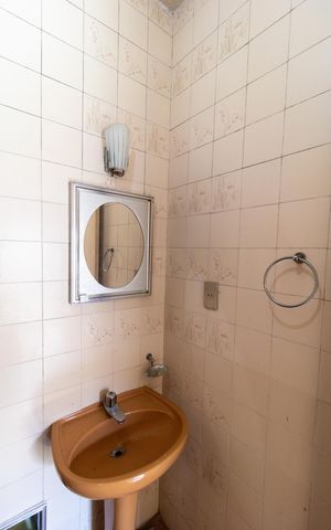 Casa à venda com 270m², 4 quartos e 3 vagas Casa à venda com 270m², 4 quartos e 3 vagasbanehiro da Suíte da edícula