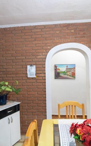 Casa à venda com 270m², 4 quartos e 3 vagas Casa à venda com 270m², 4 quartos e 3 vagasCopa