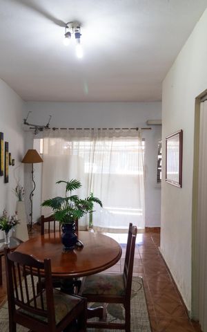 Casa à venda com 270m², 4 quartos e 3 vagas Casa à venda com 270m², 4 quartos e 3 vagasSalas