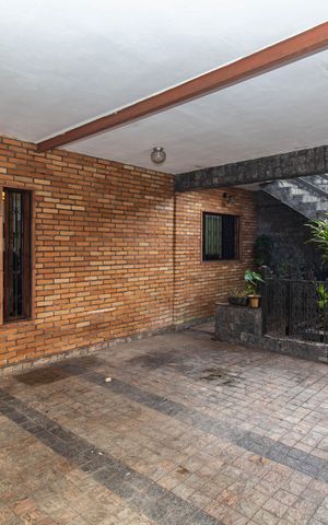 Casa para alugar com 350m², 3 quartos e 4 vagas Casa para alugar com 350m², 3 quartos e 4 vagasGaragem