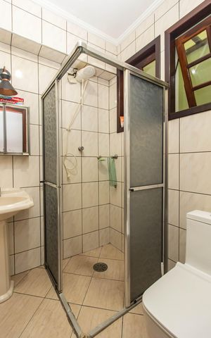 Casa para alugar com 350m², 3 quartos e 4 vagas Casa para alugar com 350m², 3 quartos e 4 vagasBanheiro