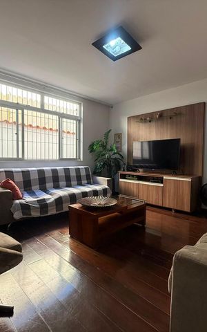 Casa à venda com 167m², 3 quartos e 4 vagas Casa à venda com 167m², 3 quartos e 4 vagasSala