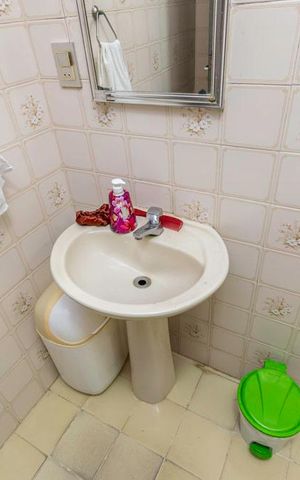 Casa à venda com 157m², 5 quartos e 3 vagas Casa à venda com 157m², 5 quartos e 3 vagasBanheiro 2