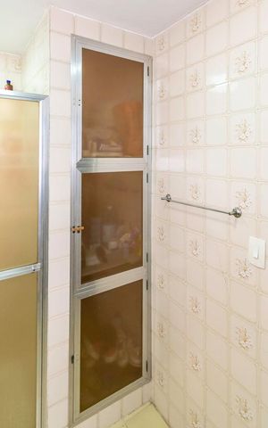 Casa à venda com 157m², 5 quartos e 3 vagas Casa à venda com 157m², 5 quartos e 3 vagasBanheiro 2