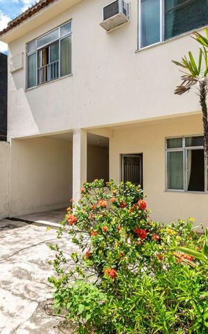 Casa à venda com 157m², 5 quartos e 3 vagas Casa à venda com 157m², 5 quartos e 3 vagasVaranda da Frente