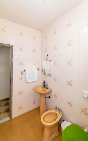 Casa à venda com 157m², 5 quartos e 3 vagas Casa à venda com 157m², 5 quartos e 3 vagasBanheiro 1