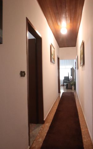 Casa à venda com 110m², 2 quartos e 2 vagasCorredor