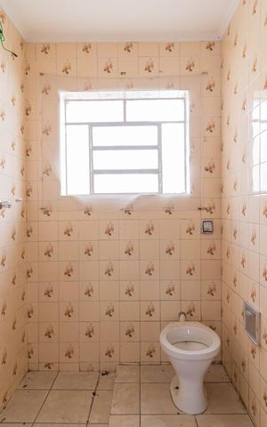 Casa à venda com 55m², 2 quartos e sem vaga05banheiros002.jpg