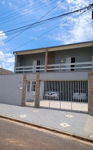 Casa à venda com 230m², 3 quartos e 4 vagas Casa à venda com 230m², 3 quartos e 4 vagasfachada