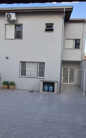 Casa à venda com 230m², 3 quartos e 4 vagas Casa à venda com 230m², 3 quartos e 4 vagasÁrea externa