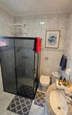 Casa à venda com 230m², 3 quartos e 4 vagas Casa à venda com 230m², 3 quartos e 4 vagasBanheiro