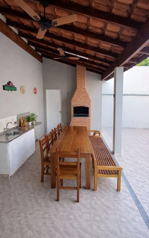 Casa à venda com 230m², 3 quartos e 4 vagas Casa à venda com 230m², 3 quartos e 4 vagasÁrea externa