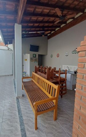 Casa à venda com 230m², 3 quartos e 4 vagas Casa à venda com 230m², 3 quartos e 4 vagasÁrea externa