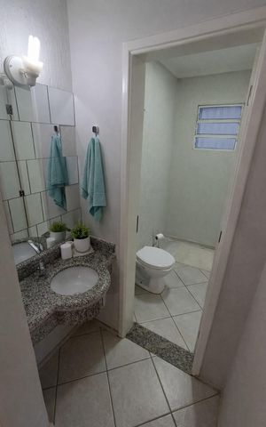 Casa à venda com 230m², 3 quartos e 4 vagas Casa à venda com 230m², 3 quartos e 4 vagasBanheiro