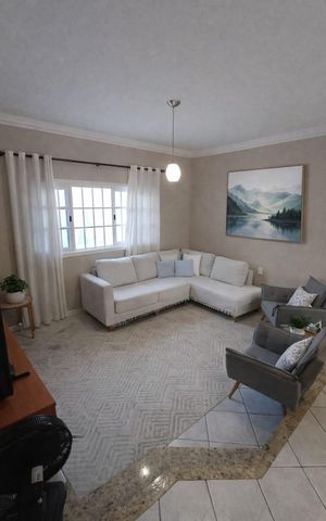 Casa à venda com 230m², 3 quartos e 4 vagas Casa à venda com 230m², 3 quartos e 4 vagasSala
