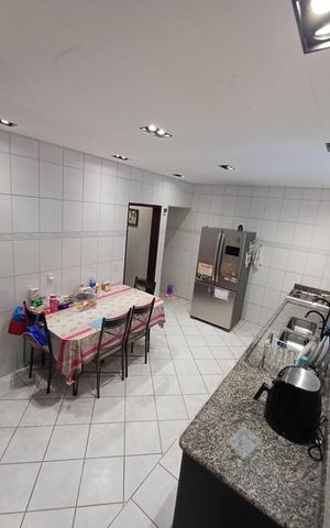 Casa à venda com 230m², 3 quartos e 4 vagas Casa à venda com 230m², 3 quartos e 4 vagasCozinha