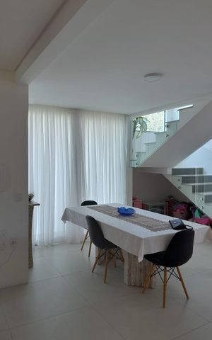 Casa de condomínio para alugar com 280m², 4 quartos e 2 vagas Casa de condomínio para alugar com 280m², 4 quartos e 2 vagasSala