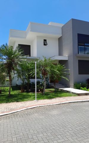 Casa de condomínio para alugar com 280m², 4 quartos e 2 vagas Casa de condomínio para alugar com 280m², 4 quartos e 2 vagasFachada