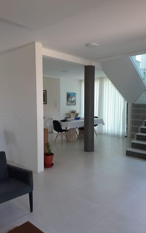 Casa de condomínio para alugar com 280m², 4 quartos e 2 vagas Casa de condomínio para alugar com 280m², 4 quartos e 2 vagasSala