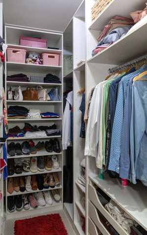 Casa à venda com 375m², 3 quartos e 4 vagasSuíte 3 - Closet
