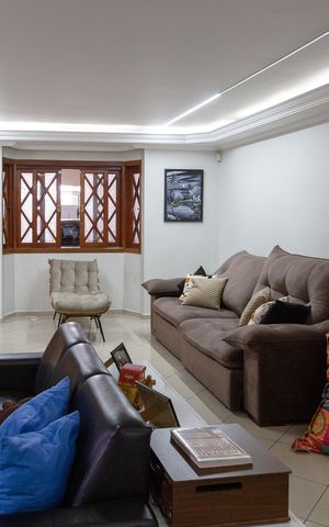 Casa à venda com 375m², 3 quartos e 4 vagasSala