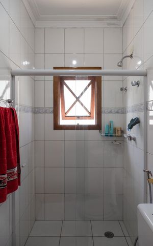 Casa à venda com 375m², 3 quartos e 4 vagasBanheiro do Suíte 1
