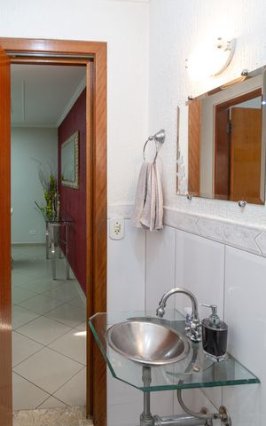 Casa à venda com 375m², 3 quartos e 4 vagasLavabo