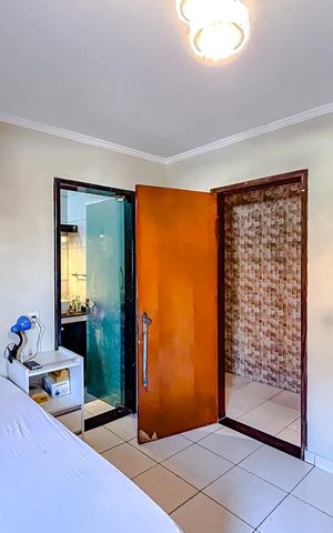 Casa à venda com 600m², 5 quartos e 4 vagasSuite - Casa 1
