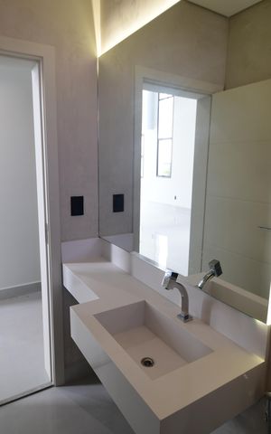 Casa de condomínio à venda com 340m², 5 quartos e 4 vagasLavabo