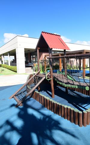 Casa de condomínio à venda com 340m², 5 quartos e 4 vagasÁrea comum - Playground