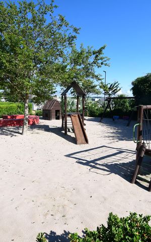 Casa de condomínio à venda com 340m², 5 quartos e 4 vagasÁrea comum - Playground
