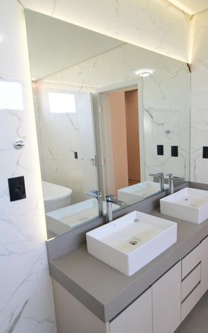 Casa de condomínio à venda com 340m², 5 quartos e 4 vagasBanheiro Suíte