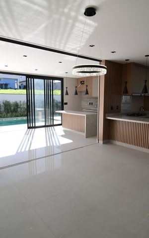 Casa de condomínio à venda com 340m², 5 quartos e 4 vagasCozinha