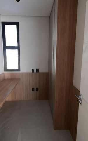 Casa de condomínio à venda com 340m², 5 quartos e 4 vagasEscritório