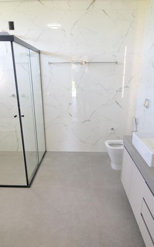 Casa de condomínio à venda com 340m², 5 quartos e 4 vagasBanheiro Suíte