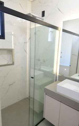 Casa de condomínio à venda com 340m², 5 quartos e 4 vagasBanheiro Suíte
