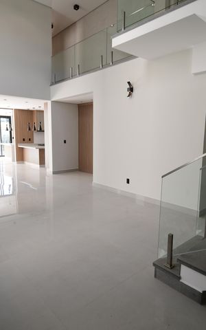 Casa de condomínio à venda com 340m², 5 quartos e 4 vagasSala