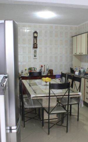 Casa à venda com 243m², 2 quartos e 2 vagasCozinha 