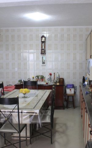Casa à venda com 243m², 2 quartos e 2 vagasCozinha 
