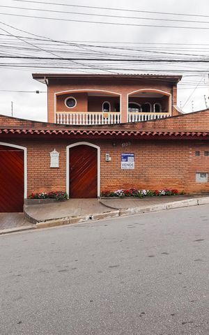 Casa à venda com 320m², 3 quartos e 5 vagasFachada