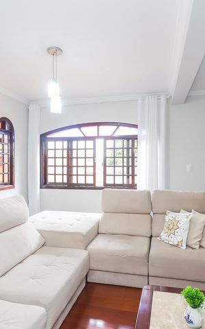 Casa à venda com 320m², 3 quartos e 5 vagasSala